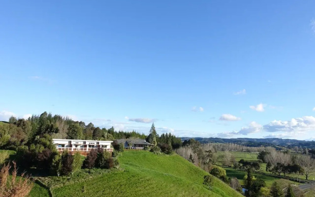 Tasman Hill Lodge - Adult Only