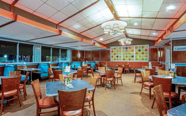 La Quinta Inn & Suites by Wyndham Stamford / New York City