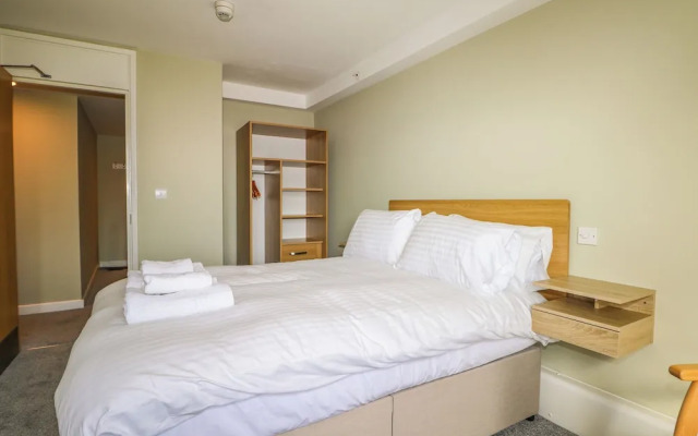 Flat 32 - Marine Court