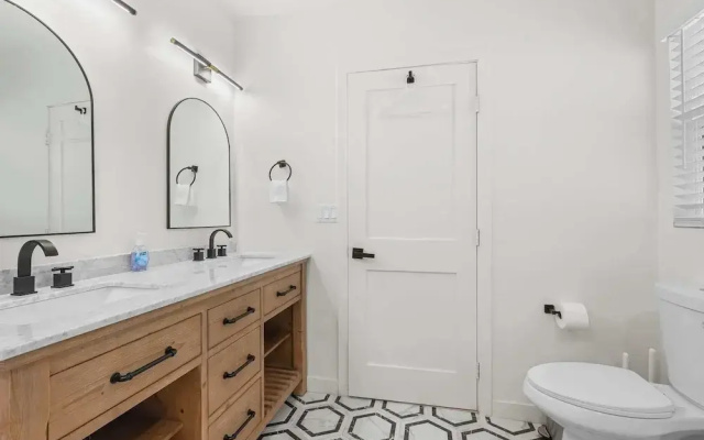Not Affected by the Fire/spacious Modern Retreat w Luxury Amenities & Style