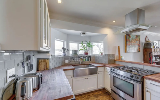 Pet-friendly Austin Home w/ Private Yard + Deck!