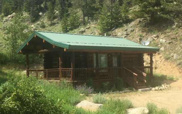 Two Bears Inn Bed & Breakfast