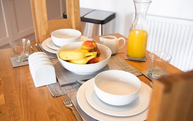 Super King Lodge-sleeps 2-hottub-sea View