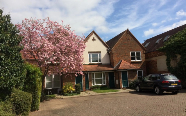 3 Summertown Court