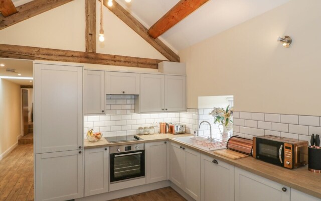 Rhianwen, Plas Moelfre Hall Barns