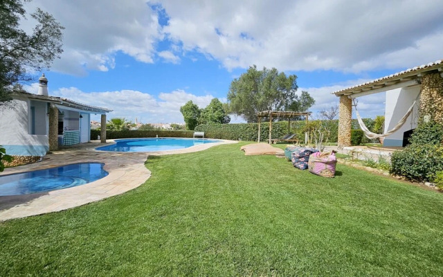 Toca do Fradinho - Pera 3 7Km da Praia