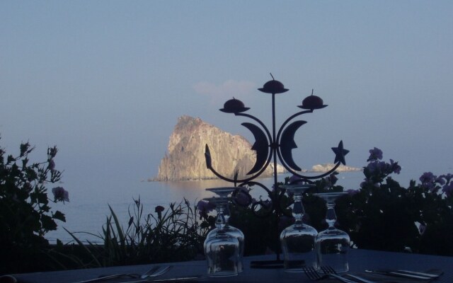 Hotel Eunymos - Trattoria Da Francesco Panarea