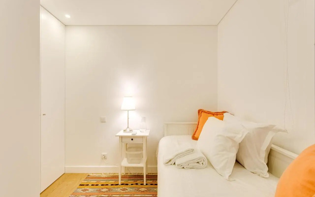 Wood Premium Downtown Apartment by DA'HOME