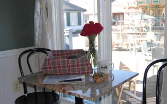 Colonial Inn