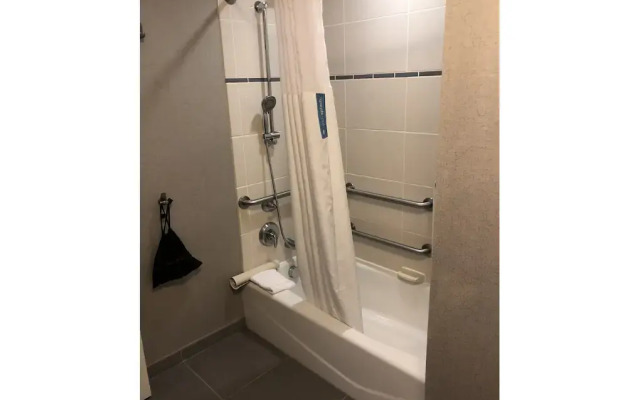 Hampton Inn and Suites Chapel Hill Carrboro Downtown