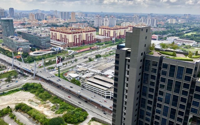Charming Suite at Sunway and PJ