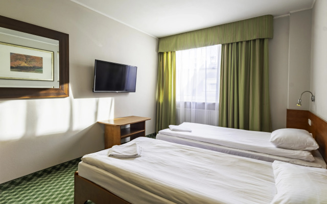 Hit Hotel