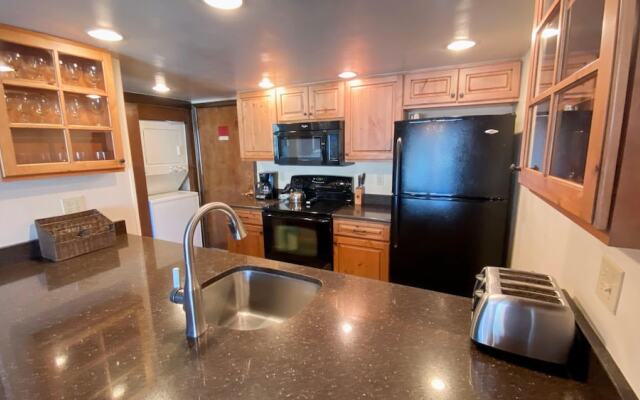 #408 Vail International