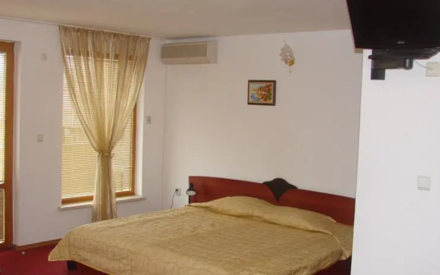 Golden Fish Family Hotel