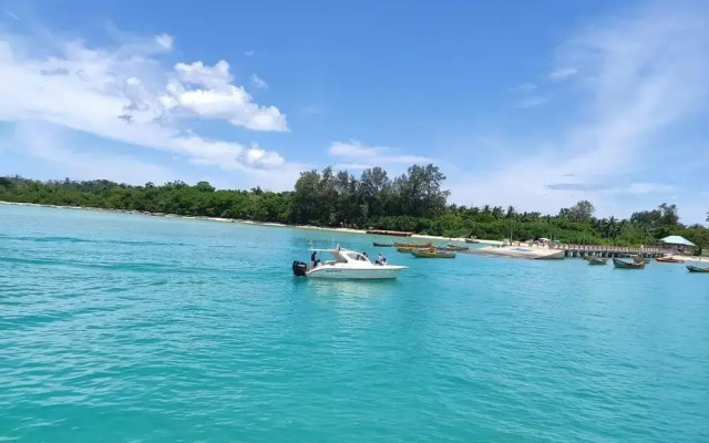 Hotel Exotica Squares Beach Resort