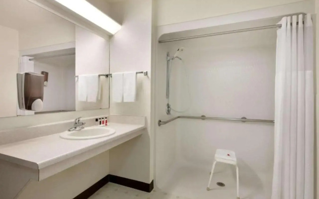 Travelodge by Wyndham Belen