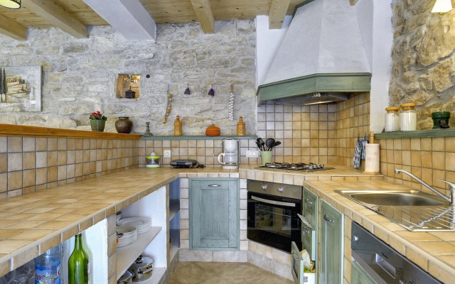 Villa in Batlug With Private Pool