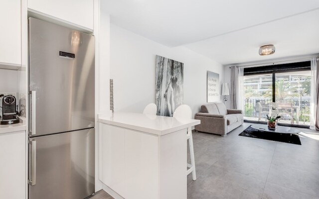by RIVA - Beautiful 1 Bedroom Chic Apartment in Banus Gardens