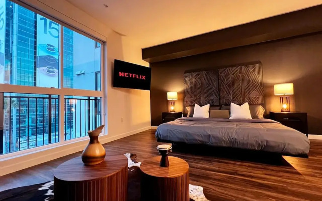 Modern Cosmopolitan APT Mid-hollywood Free Parking