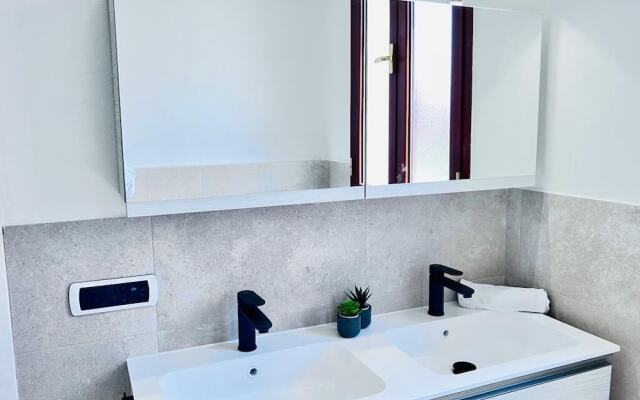 Countryside Villa With Private Pool and sea View