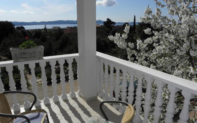 Apartment Pool - swimming pool and grill A4 Bibinje, Zadar riviera