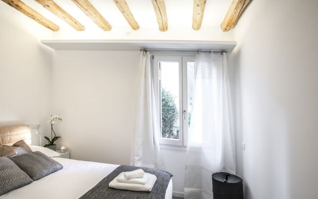 Luxury Garden Mansion R&R