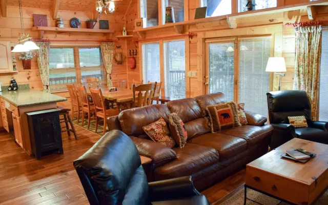 MAKING MEMORIES - 3 Br Cabin