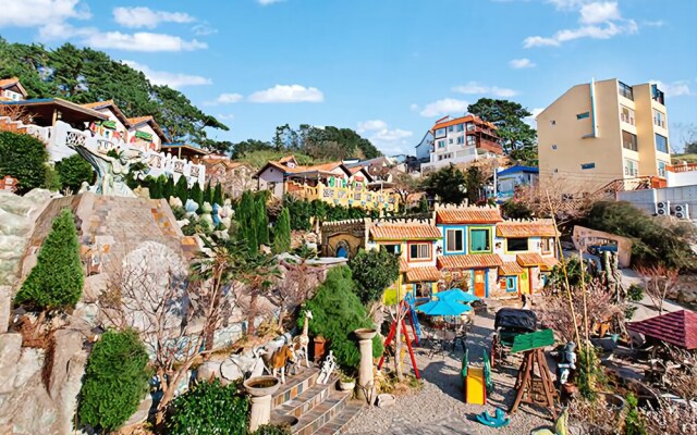 Tongyong Shayri Pension