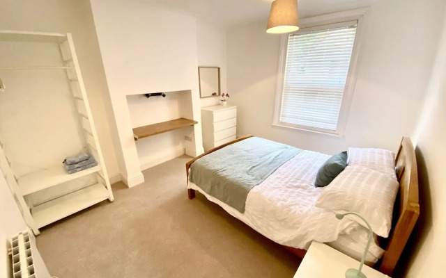 Spacious Two Bed Apartment in Poole