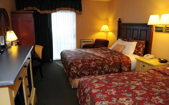 Pike's Waterfront Lodge