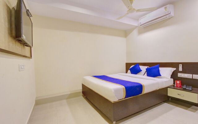 SVS Luxury Rooms by OYO Rooms