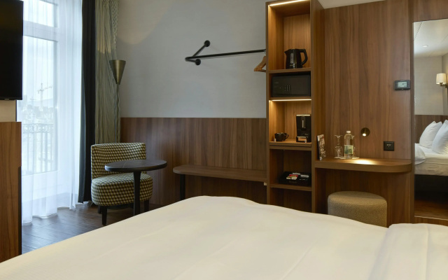 Central Plaza Hotel