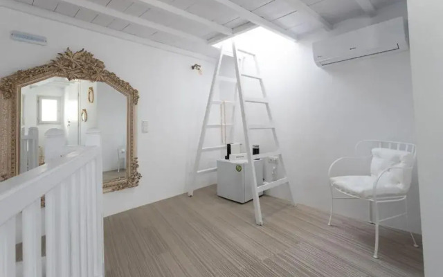 aniko suites Chora