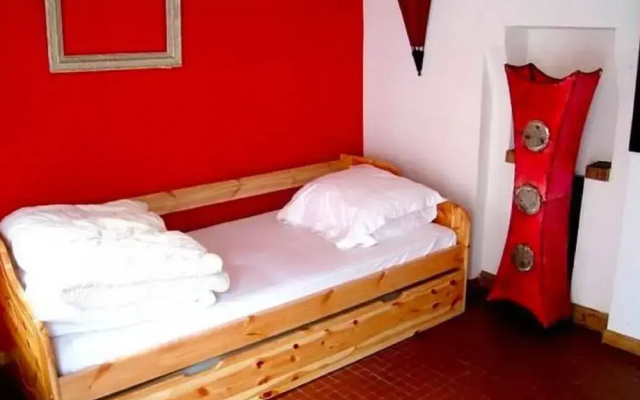 Quaint Farmhouse in Maffe With a Turkish Bath