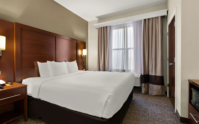 Comfort Suites Nashville near Percy Priest Lake