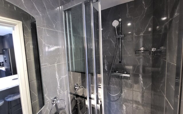 Grand Exclusive 2 Bed Apartment - London