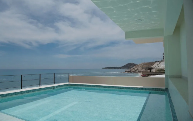 Cabo Break Hotel