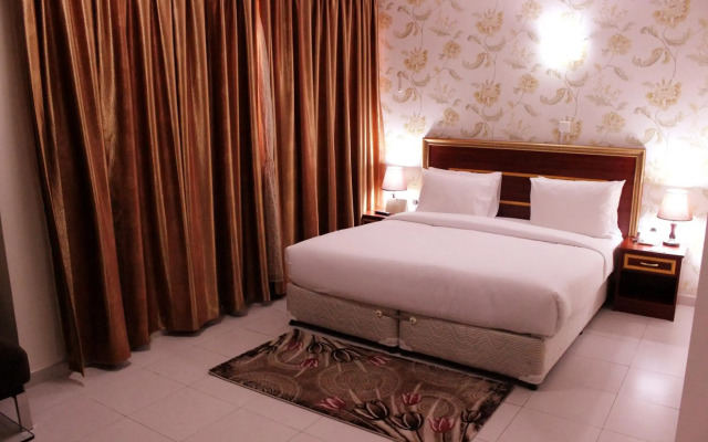 Montreal Naif Hotel