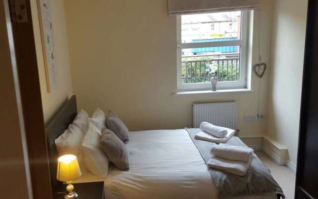 2-bedroom Apartment Riverside Wharf