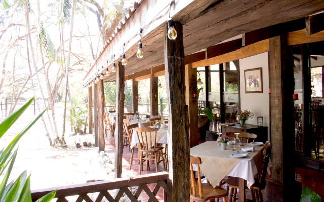 Hacienda La Pacífica Eco-Lodge