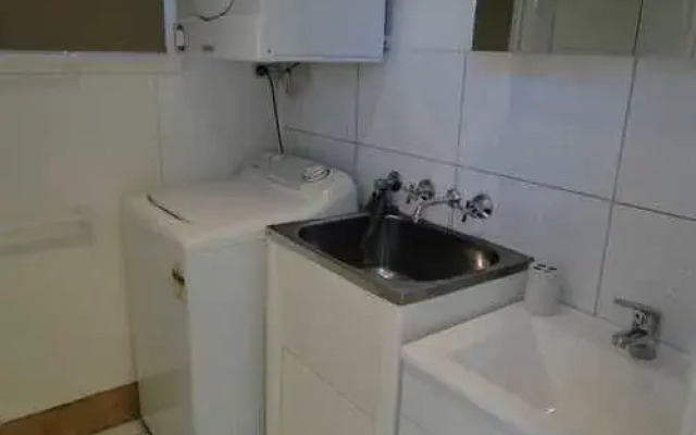 Government Road, 102