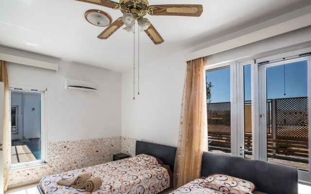Celebrity Villa Jamie Laing