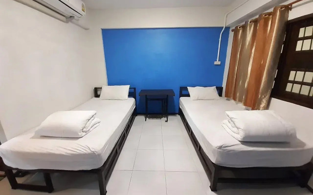 The Corner Inn - Adults Only