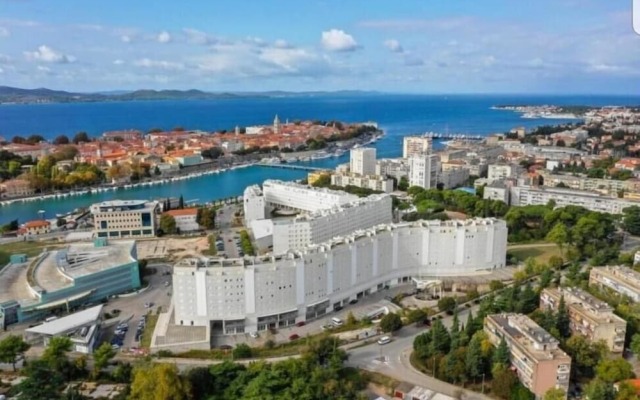 Sky & Sun Luxury Rooms