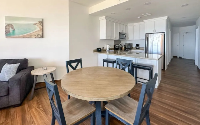 Steps to Sandy Beach Pool Renovated 2BR Condo