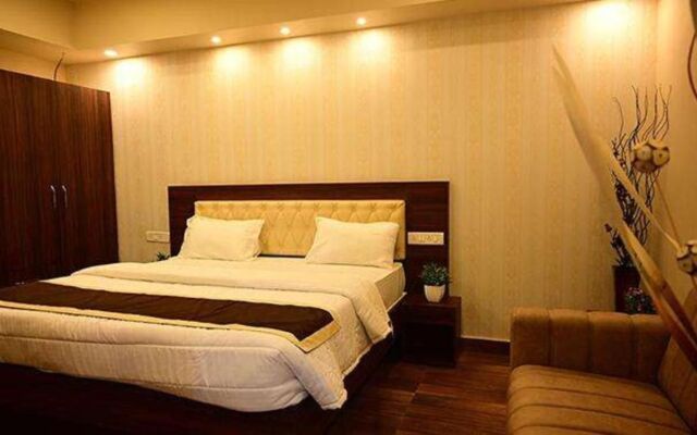 FabHotel Grand Falcon