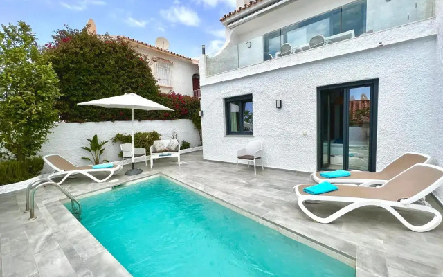 Wonderful house just above the Sea