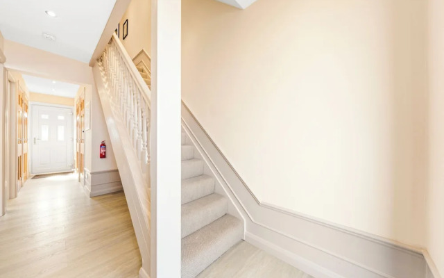 Modern 3Bed Home Next To Glasgow Airport