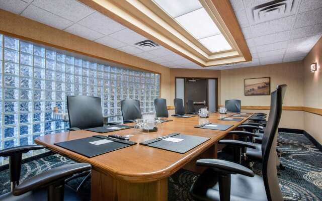 Clarion Hotel & Suites