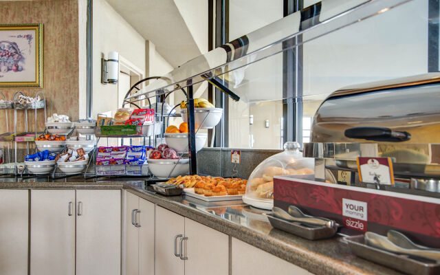 Comfort Suites near Robins Air Force Base